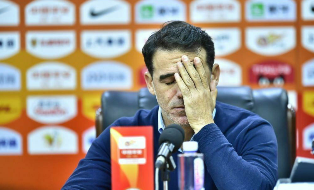 莱万多夫斯基中超首位下课主帅冲上热搜的简单介绍